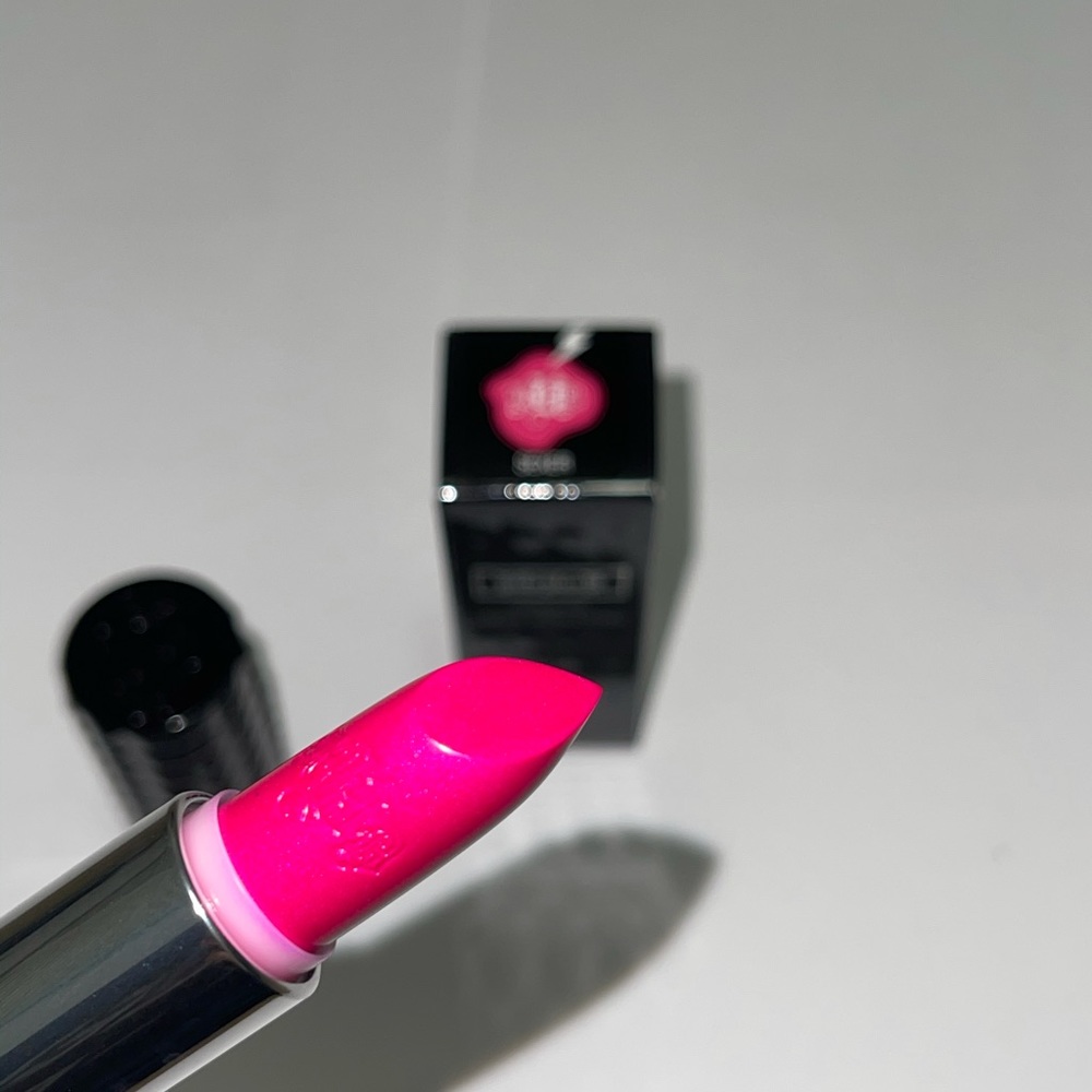 kat von d studded kiss lipstick sexer - Picture 10 of 12